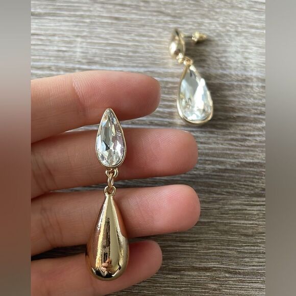 StatementādropāshapeāearringsāA637 - Picture 7 of 8